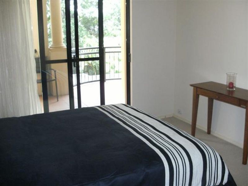 8/127 Macquarie Street, St Lucia QLD 4067