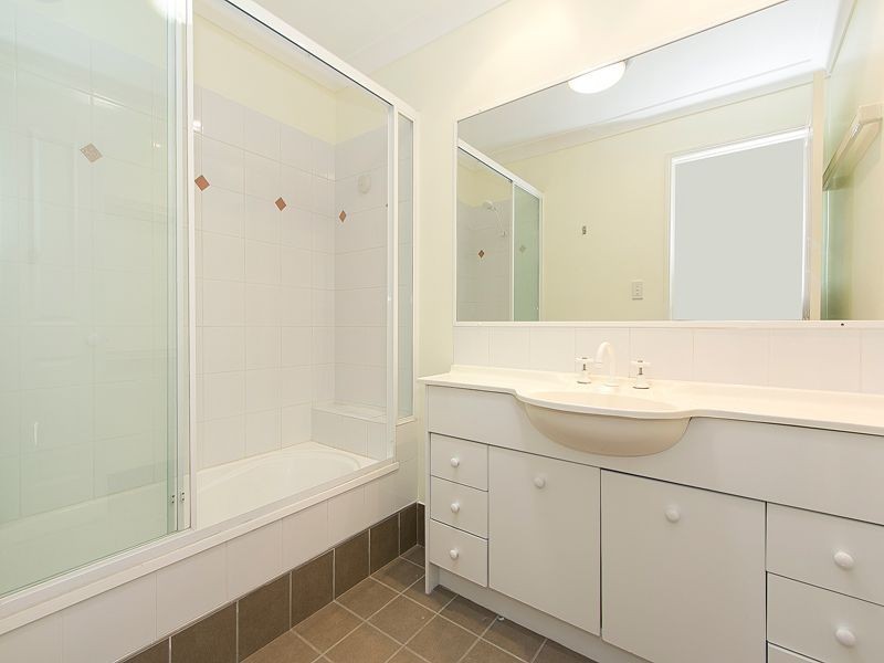 1/30 Rennie Street, Indooroopilly QLD 4068