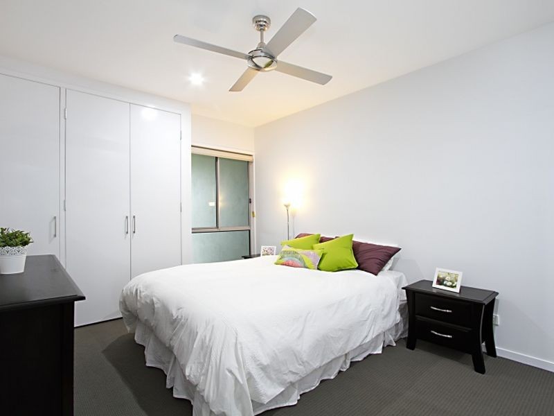 6/4 Carmody Road, St Lucia QLD 4067