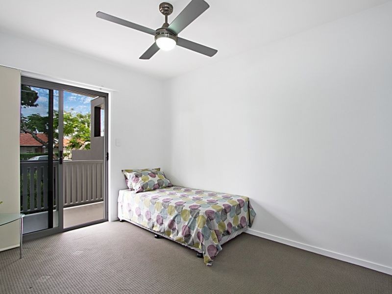 6/4 Carmody Road, St Lucia QLD 4067