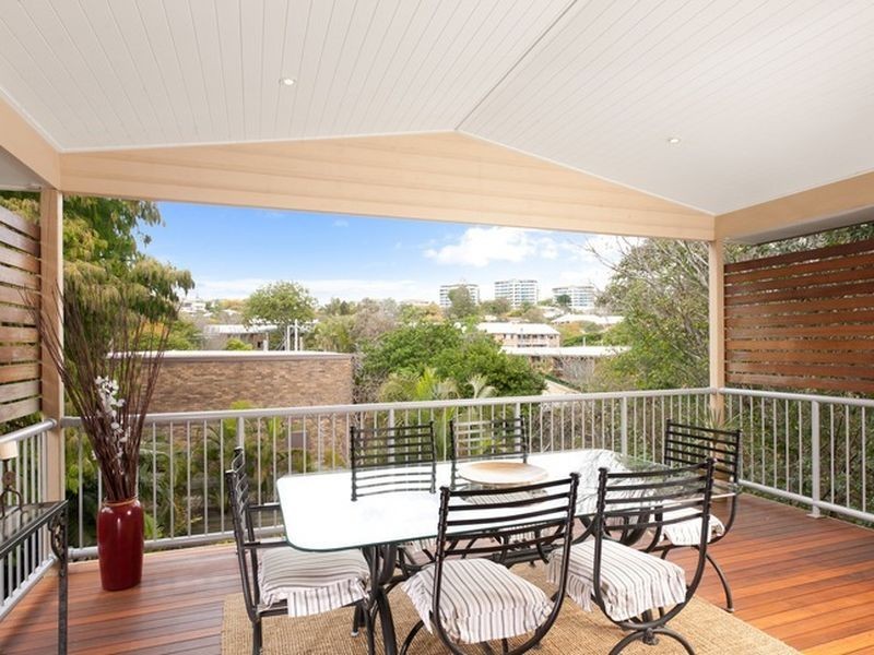 16 Oxford Terrace, Taringa QLD 4068