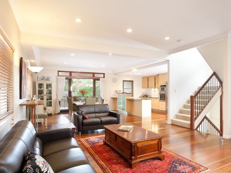 16 Oxford Terrace, Taringa QLD 4068