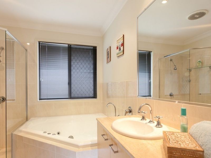 16 Oxford Terrace, Taringa QLD 4068