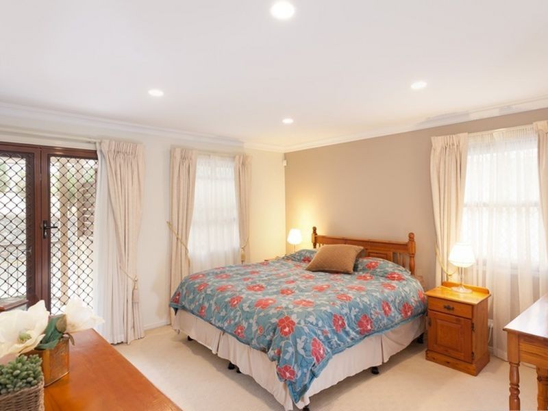 16 Oxford Terrace, Taringa QLD 4068