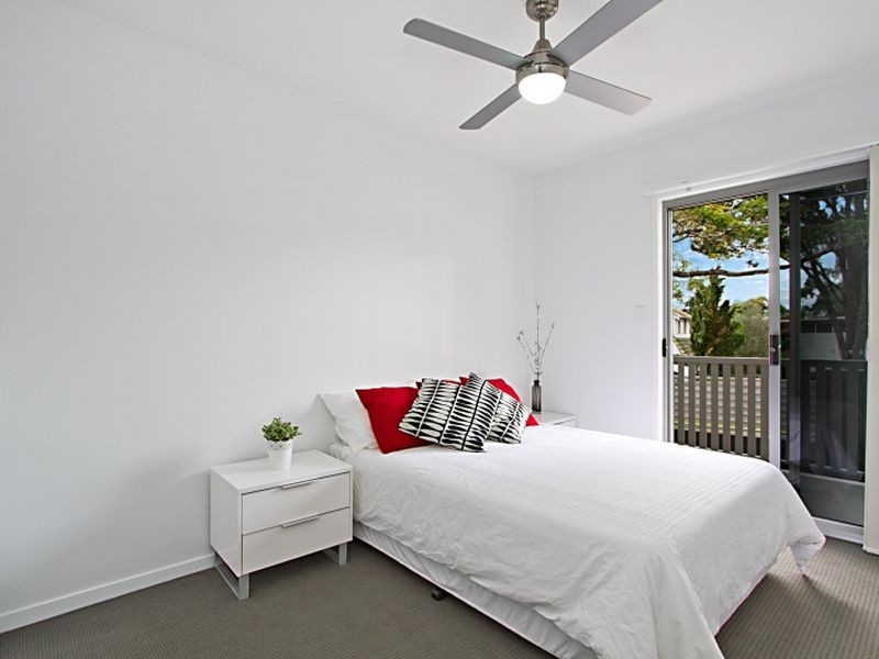 2/4 Carmody Road, St Lucia QLD 4067