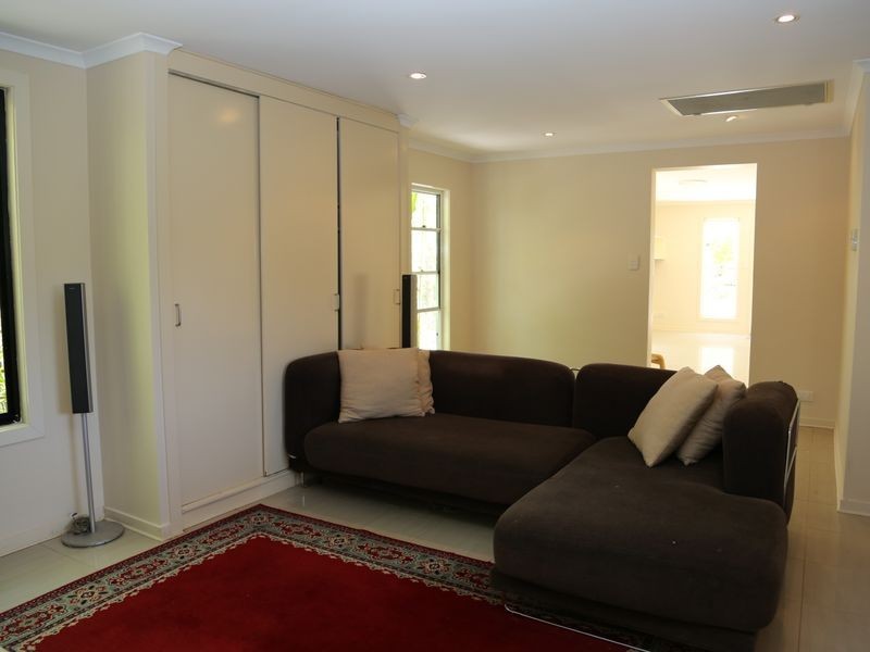 85 Boscombe Road, Brookfield QLD 4069