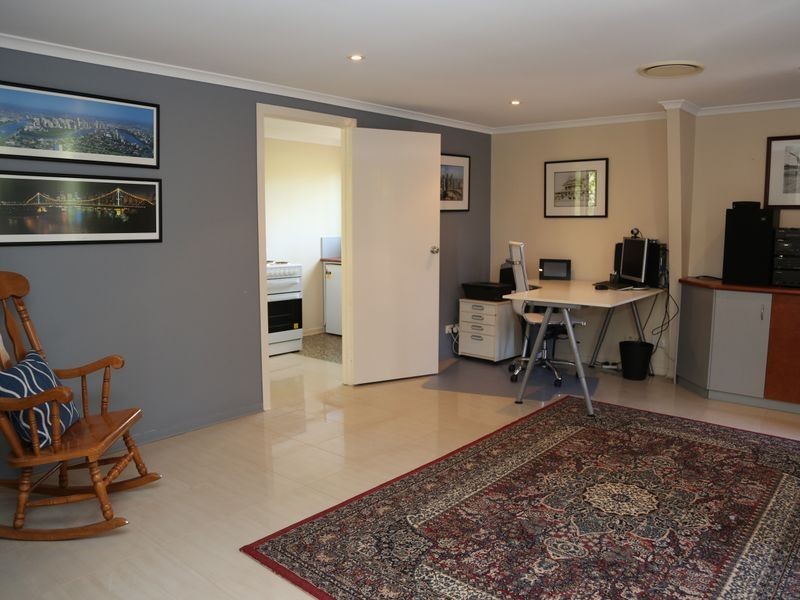 85 Boscombe Road, Brookfield QLD 4069