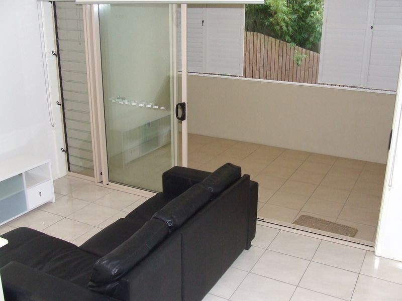 1/76 Durham Street, St Lucia QLD 4067