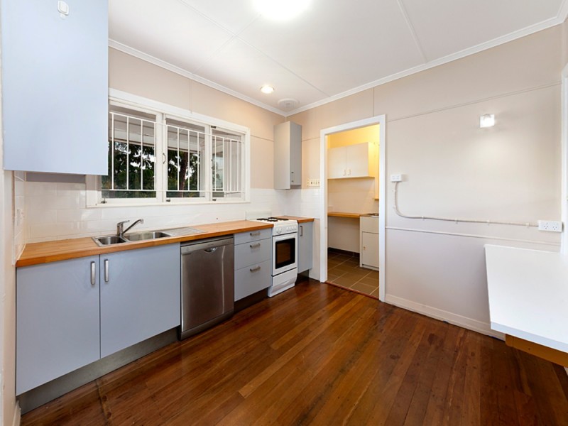 7 Edson Street, Kenmore QLD 4069