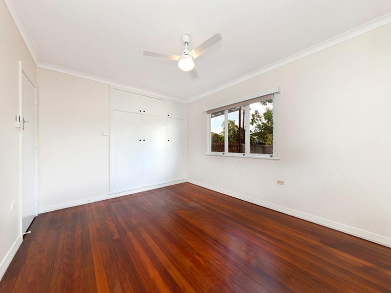 7 Edson Street, Kenmore QLD 4069