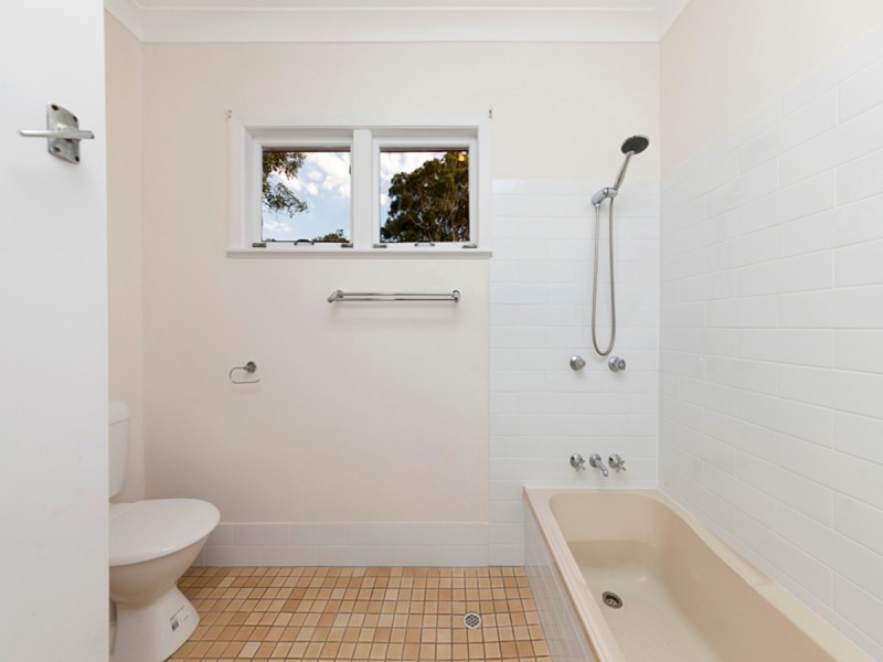 7 Edson Street, Kenmore QLD 4069