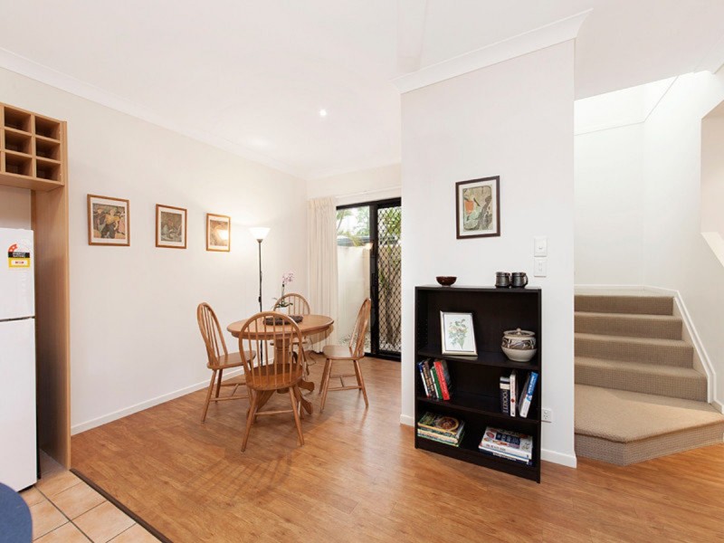 5/122 Central Avenue, Indooroopilly QLD 4068