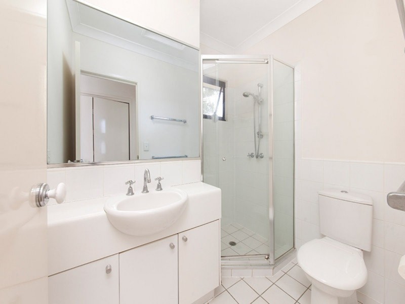 5/122 Central Avenue, Indooroopilly QLD 4068