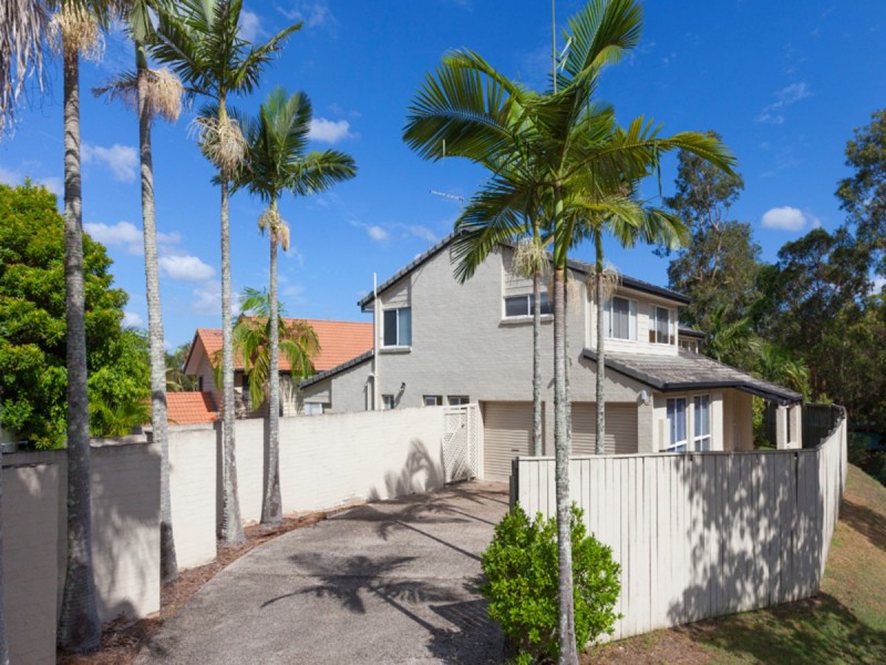 1 Hakea Crescent, Chapel Hill QLD 4069