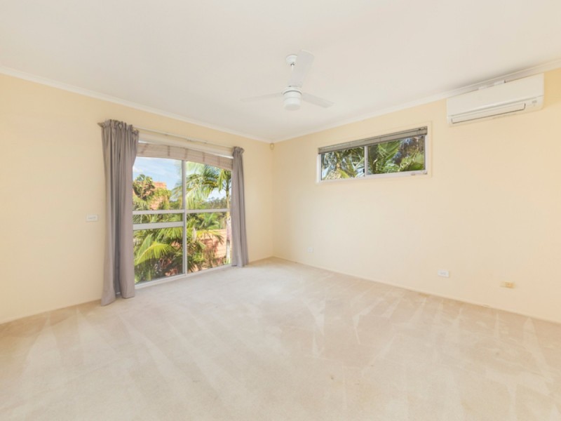 1 Hakea Crescent, Chapel Hill QLD 4069