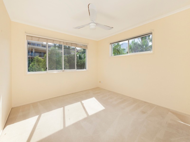 1 Hakea Crescent, Chapel Hill QLD 4069
