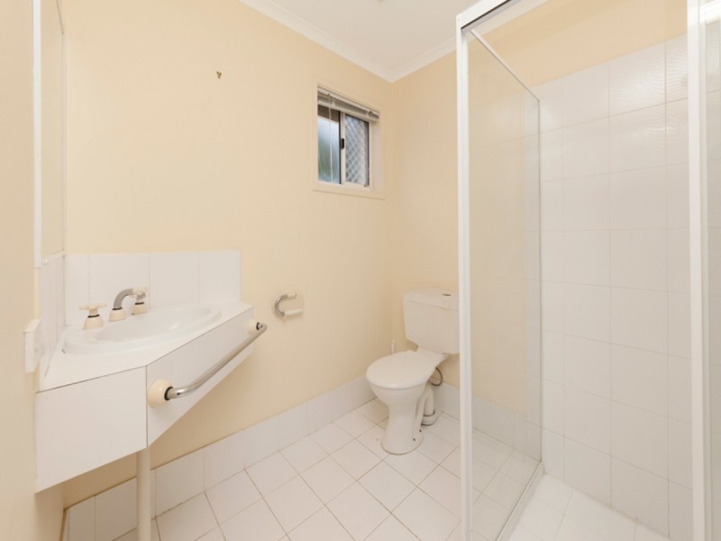 1 Hakea Crescent, Chapel Hill QLD 4069