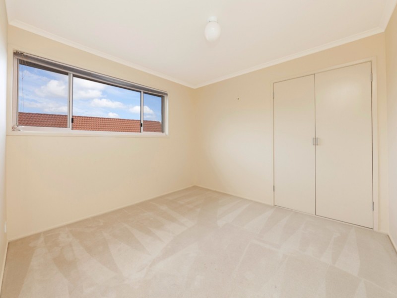 1 Hakea Crescent, Chapel Hill QLD 4069