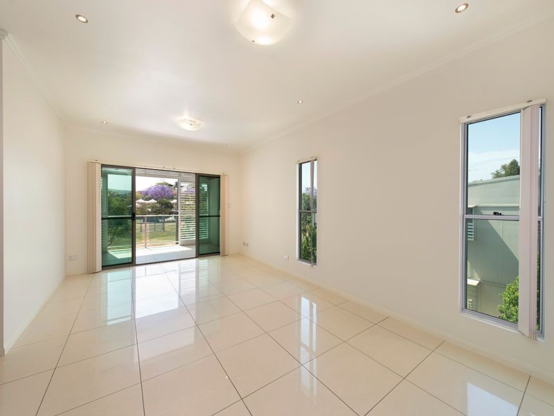 302/28 Dengate Lane, St Lucia QLD 4067