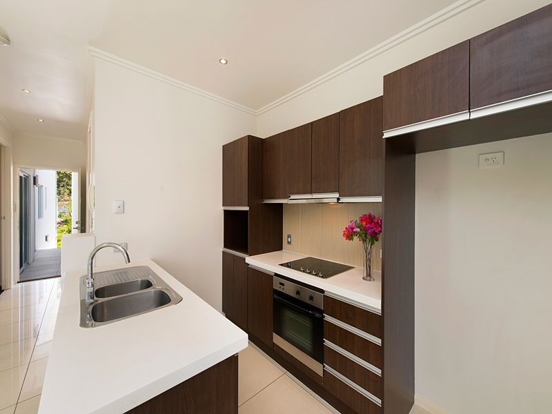 302/28 Dengate Lane, St Lucia QLD 4067