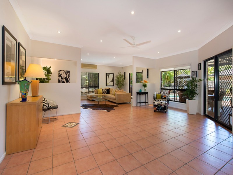 15 Glenwood Place, Moggill QLD 4070