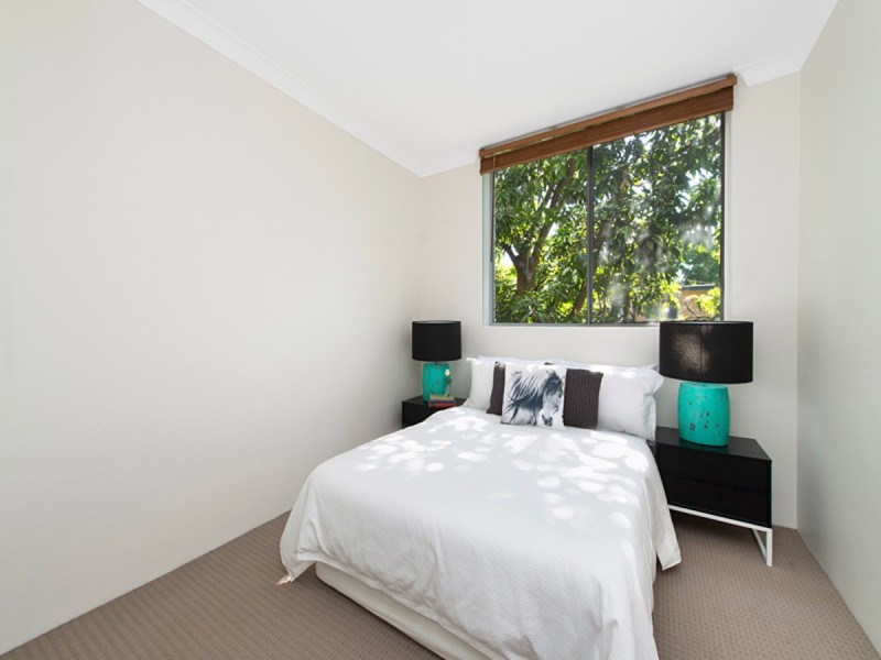 4/52 Sisley Street, St Lucia QLD 4067