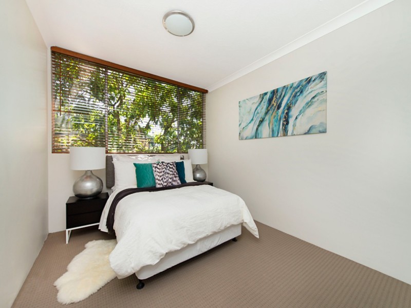 4/52 Sisley Street, St Lucia QLD 4067