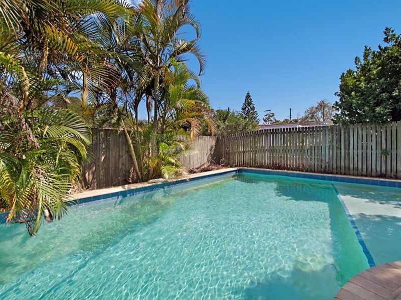 7 Tenth Avenue, St Lucia QLD 4067