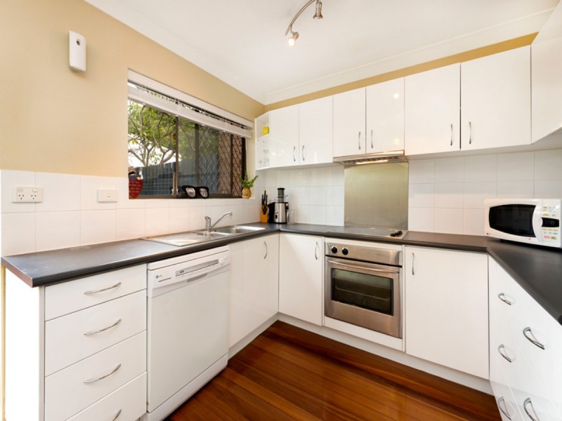 2/11 Lucinda Street, Taringa QLD 4068