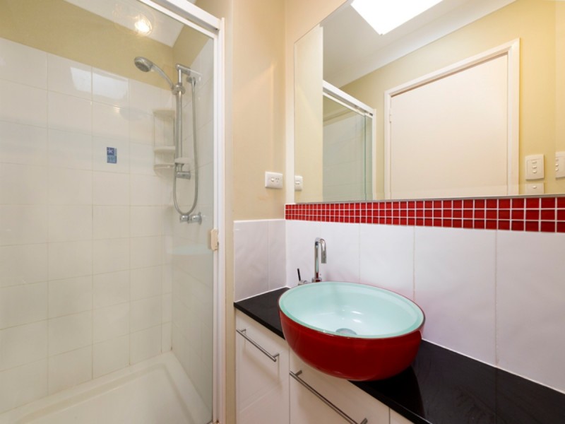 2/11 Lucinda Street, Taringa QLD 4068