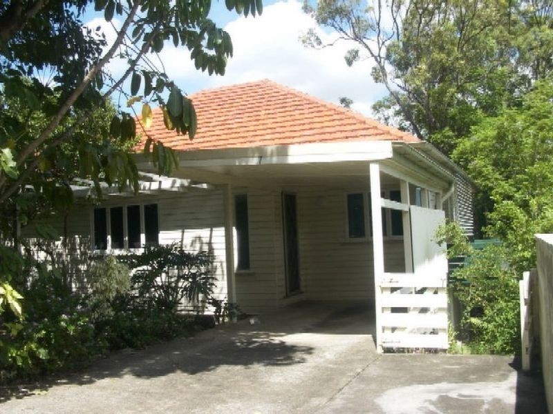 7 Mervyn Grove, St Lucia QLD 4067