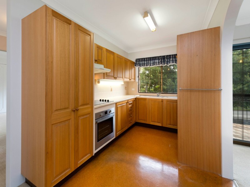 8/42 Sir Fred Schonell Drive, St Lucia QLD 4067