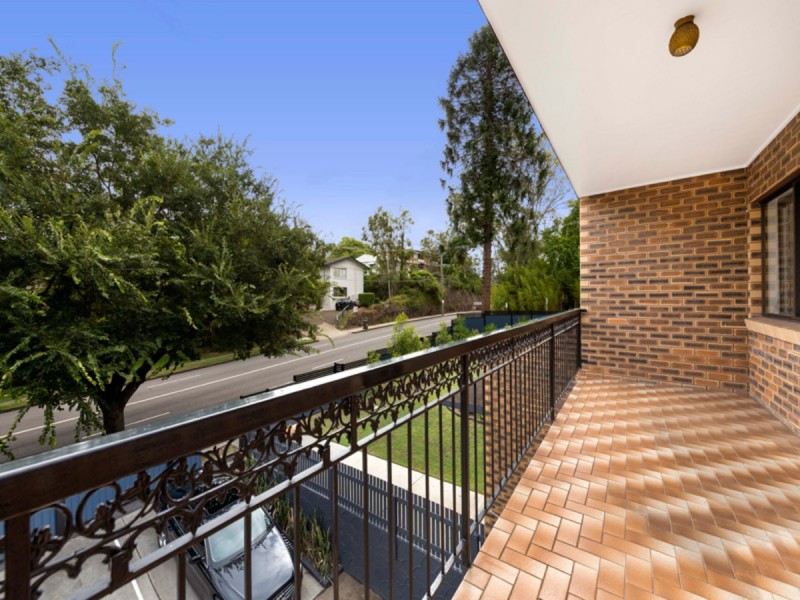 8/42 Sir Fred Schonell Drive, St Lucia QLD 4067