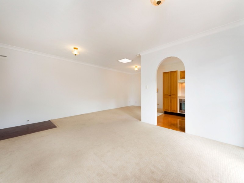 8/42 Sir Fred Schonell Drive, St Lucia QLD 4067