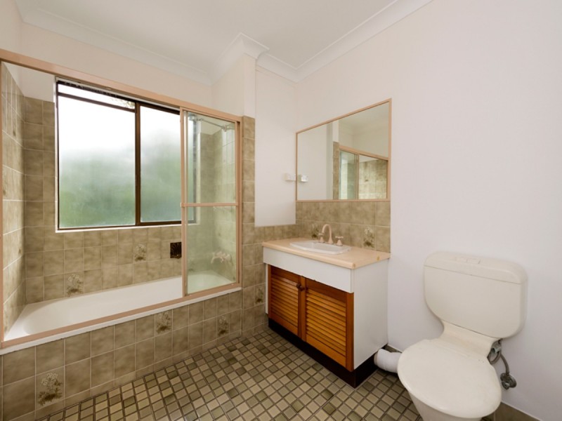 8/42 Sir Fred Schonell Drive, St Lucia QLD 4067