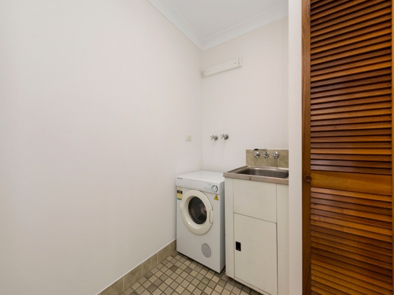 8/42 Sir Fred Schonell Drive, St Lucia QLD 4067