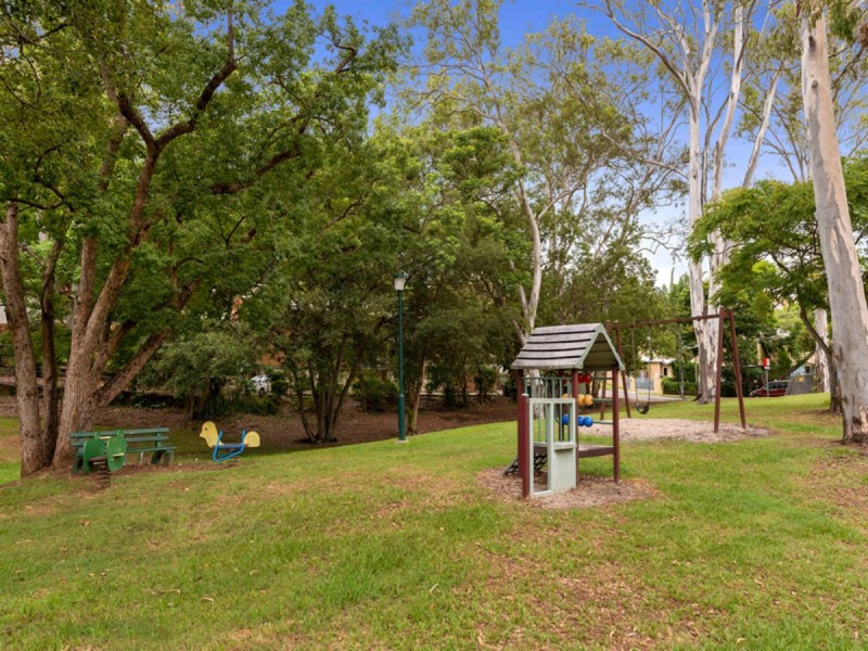 8/42 Sir Fred Schonell Drive, St Lucia QLD 4067