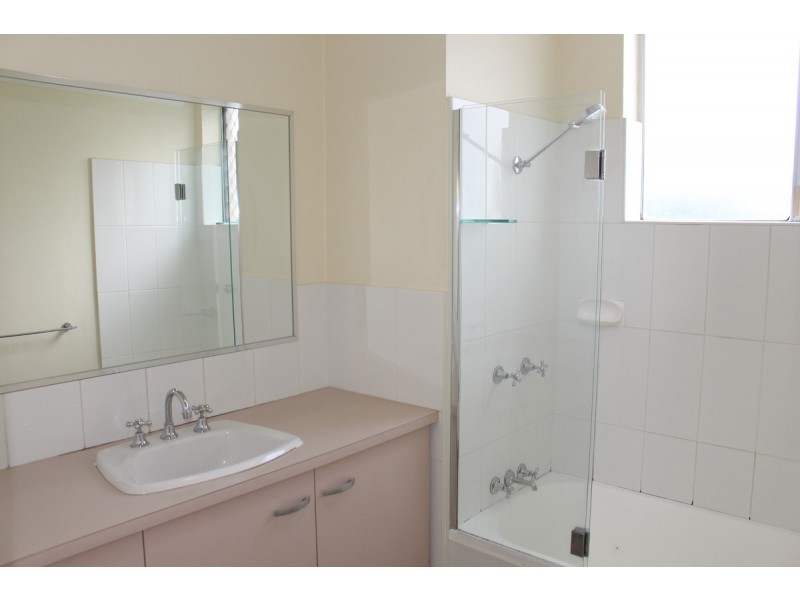 4/117 Clarence Road, Indooroopilly QLD 4068