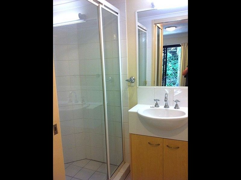 6/182 Carmody Road, St Lucia QLD 4067