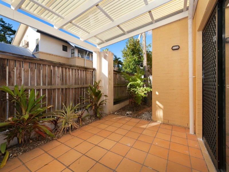 8/122 Central Avenue, Indooroopilly QLD 4068