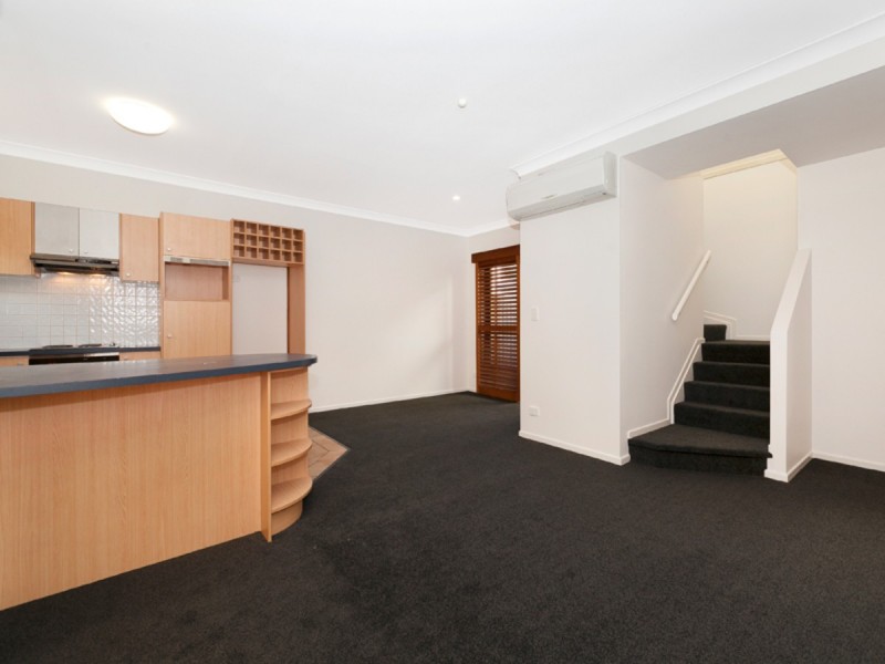 8/122 Central Avenue, Indooroopilly QLD 4068