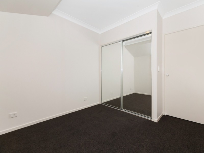 8/122 Central Avenue, Indooroopilly QLD 4068