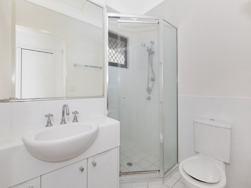 8/122 Central Avenue, Indooroopilly QLD 4068
