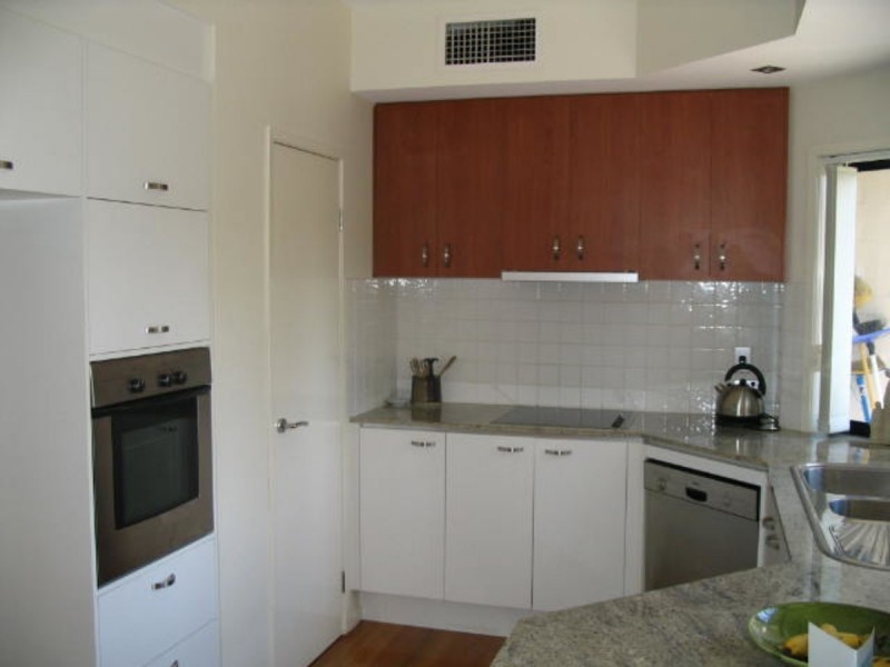 38 Raven Street, St Lucia QLD 4067