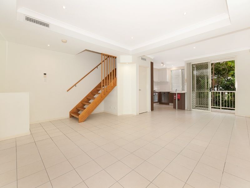 1/163 Central Avenue, Indooroopilly QLD 4068