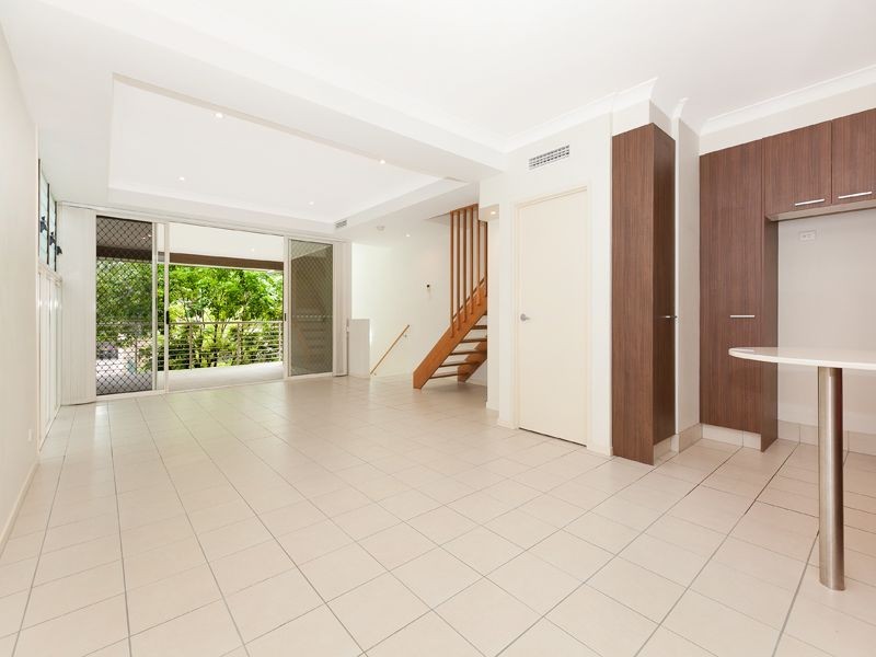 1/163 Central Avenue, Indooroopilly QLD 4068