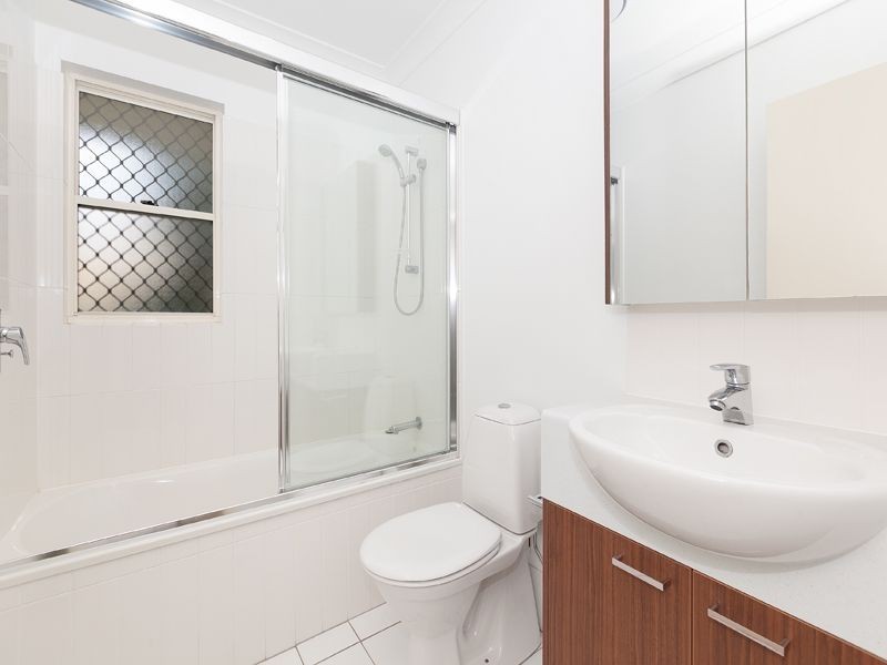 1/163 Central Avenue, Indooroopilly QLD 4068