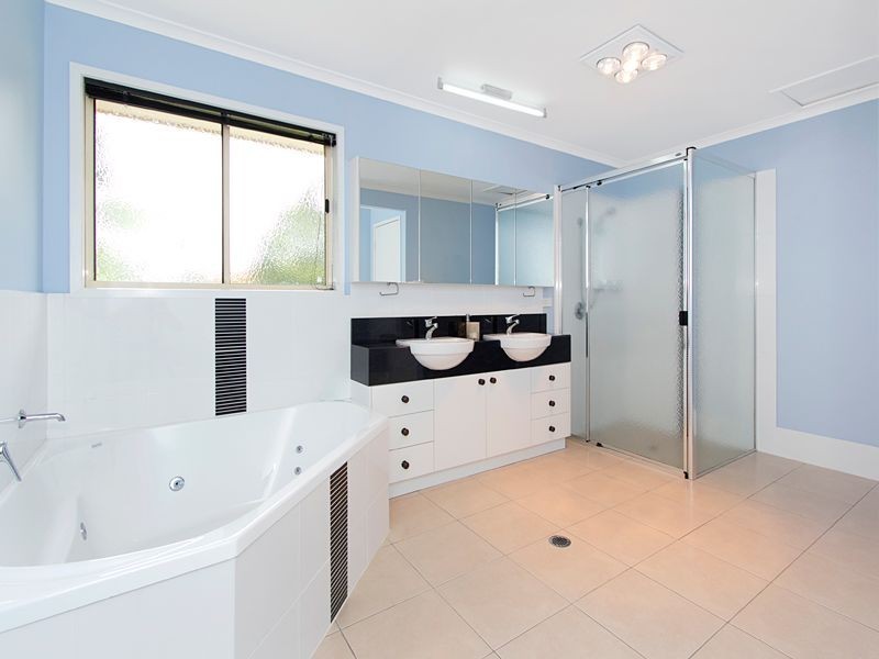 35 Campbell Crescent, Bellbowrie QLD 4070