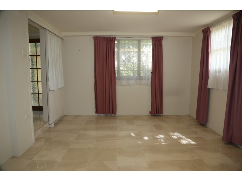 10 Gray Avenue, Corinda QLD 4075