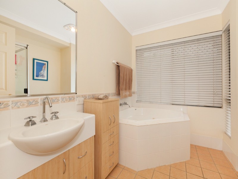 14 Dalewood Place, Moggill QLD 4070